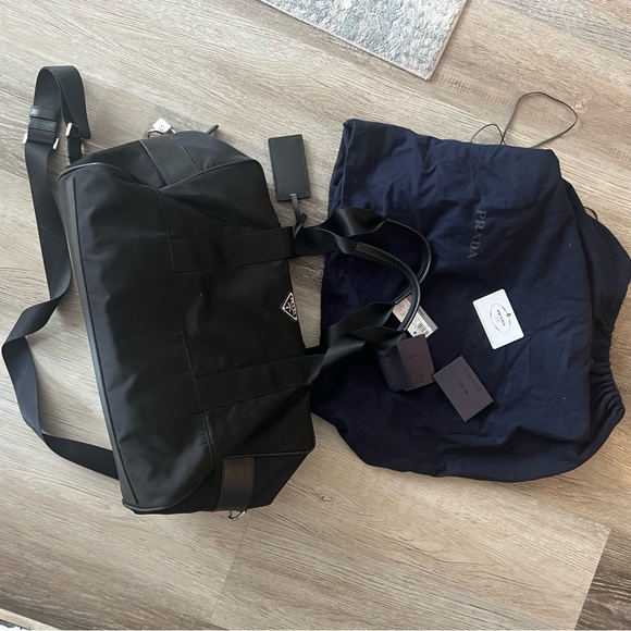 NWT Prada Re-Nylon Saffiano Duffel bag - Picture 2 of 8
